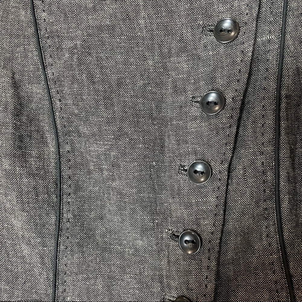 H&M Women’s 100% Linen Blazer Button Front  2 Front Pockets Finely Detailed - Picture 3 of 6